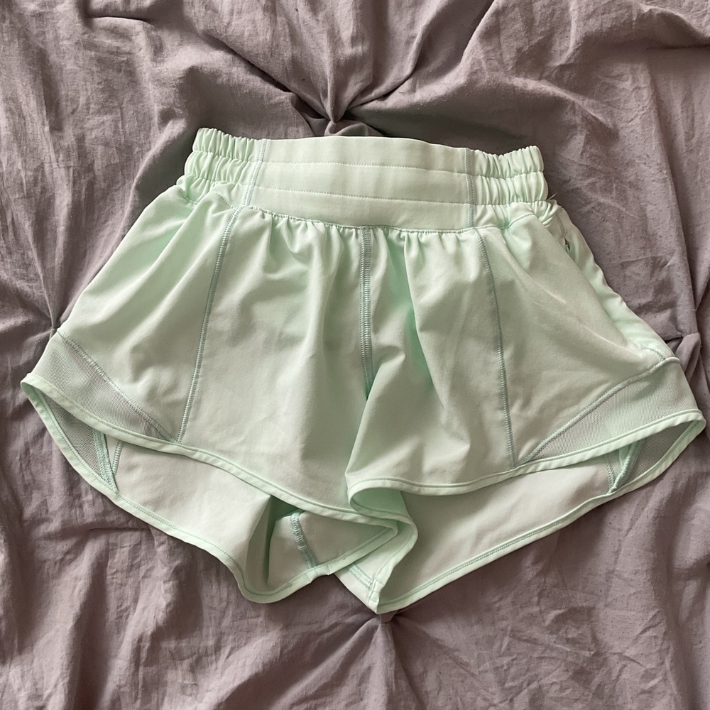 Lululemon size 0 purple hotty hots never worn 2.5 low rise